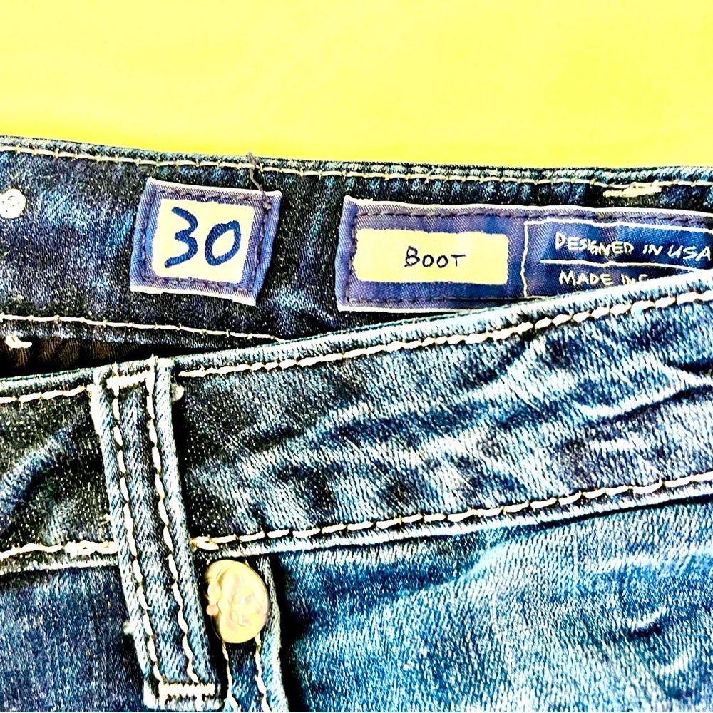 Women's Miss Me Size 30 Boot Cut Jeans inseam 34” in excellent shape like new - Picture 3 of 7